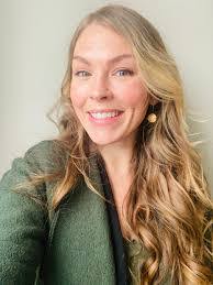 Lora Langston's Instagram, Twitter & Facebook