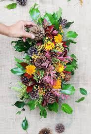 Whether it's welcoming in the fall season or wishing everyone a happy thanksgiving, this centerpiece is right at home. 48 Easy Thanksgiving Centerpieces Diy Thanksgiving Table Decoration Ideas