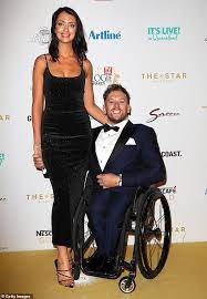 Alcott was a member of the australia men's national wheelchair basketball team, known colloquially as the australian rollers. Paralympischen Dylan Alcott Ist Die Liebevolle Selbst Isolieren Mit Sexualwissenschaftler Freundin Chantelle Otten Aktuelle Boulevard Nachrichten Und Fotogalerien Zu Stars Sternchen