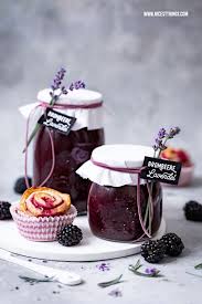 Brombeer Lavendel Marmelade Konfiture Mit Brombeeren Und Lavendelbluten Als Geschenkidee Nicest Things Brombeeren Gesunde Desserts Marmelade Rezept