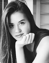 Chloe Farrell's Instagram, Twitter & Facebook