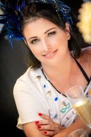 Olha o pé na boca Camará Ah, olha o pé pro ar Camará Ah, vamo simbora  Camará Pela barra afora Camará Ê tum, tum, tum Camará Tum, tum, tum Camará  Oi, tum,