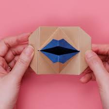 シュールでハ・マ・る♡ 折り紙で作るパクパク動く唇 | mamatas(ママタス)