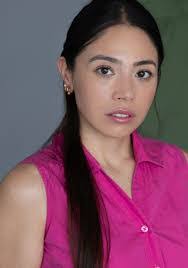 Hillary Flores's Instagram, Twitter & Facebook