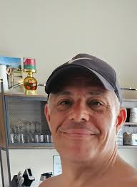 Hello there I am looking to learn Italian . I can help you with english I  am also looking for friends from different countries ages 50 Years up to 53  years .