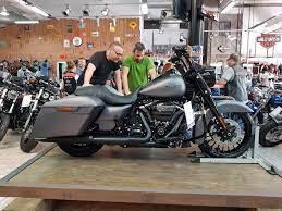 Harley Davidson Dubai Launches The Road King Special Harley Davidson Pictures Harley Davidson Motorcycles Road King Harley Davidson