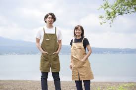 ソトレシピプロダクツ キャンプ料理で便利なエプロン キャンプロン 発売 エプロン キャンプファッション キャンプ