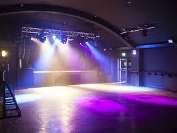 The garage accueille des concerts pour bien des genres d'artistes tels que chloe moriondo, reverend horton heat, et the allman betts band, ayant précédemment accueilli les artistes comme louis berry. First Look At The Refurbished Garage