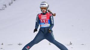 In der vergangenen saison ist bei skispringerin juliane seyfarth der knoten geplatzt: Skispringen Juliane Seyfarth Fliegt Zum Zweiten Weltcup Sieg