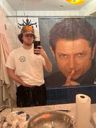 Hi I'm max I live in Austin looking for a place with me and my boyfriend  and dog, our budget is 800 looking for someone with another animal my dog  likes cats