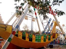 Parque de atracciones de tren. Barco Pirata Juego Mecanico Beston Juegos Mecanicos