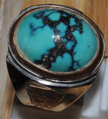 Bagi penggemar batu pirus, ada kebanggaan tersendiri bila batu pirus yang di pakainnya memiliki motif atau gambar yang antik, krn jadi terkesan eksklusif dan antik jadinya. Batu Pirus Firdaus Gem