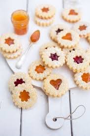 Sables Fourres A La Confiture Recette Sables De Noel Biscuit De Noel Recette Biscuit De Noel