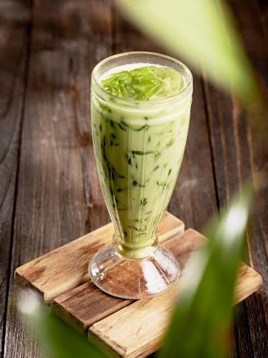 Es cendol jelly disajikan dingin dengan isian cendol dan jelly yang lembut. Perpaduan manisnya pas, segar, dan cocok dinikmati sebagai pelengkap makan😋💖 Udah pernah cobain belum? More Info: ALAM SUTERA : 021-50111533