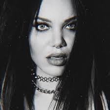 Danielle Dade's Instagram, Twitter & Facebook