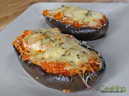 Las berenjenas las podemos cocinar de muchas maneras fritas, rebozadas, en salsa, rellenas con. Berenjenas Rellenas De Atun Gratinadas Con Queso En Microondas