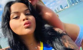 #sarah fraisou #upthebaguette #gifs français #boulet #fatigue #burn out #communication #anatomie #gonfler #j'en ai marre #les princes de l'amour. Sarah Fraisou In A Bikini On Instagram Its Silhouette Is Thinned Sensation Oi Canadian