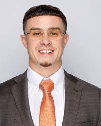 You can't move at a normal pace and expect to have it all 💭 #OTM  #NoHandouts #ToTheTop 🎯