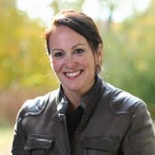 Lisa Philo's Instagram, Twitter & Facebook