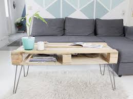 Einen Couchtisch Aus Paletten Mit Hairpins Bauen Coole Idee Couchtisch Palette Mobel Aus Paletten Couchtisch