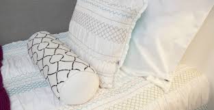 Scopri ricette, idee per la casa, consigli di stile e altre idee da provare. Cuscini Cilindrici Arredo