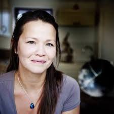 Deana Lee's Instagram, Twitter & Facebook