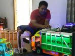 Ukuran truk asli ada divideo ya gaess. Perajin Miniatur Truk Blitar Paling Sulit Bikin Model Kabin Dan Lampu Surya