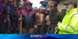 This is the indonesia city carrier name:ruteng area code database page list. Malu Ruteng Jadi Kota Terkotor Pastor Hingga Bupati Pungut Sampah Di Selokan Halaman All Kompas Com