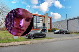 Eerst ging z'n Bentley onder de hamer. Nu staat ook een pand van Ali B in  Almere te koop — inclusief zijn oude studio. Binnenkijken 👇