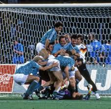 Its popularity made walkman an unofficial term for personal stereos of any producer or brand. Nationalmannschaft Neues Dfb Trikot Durfte Englandern Nicht Gefallen Welt