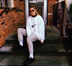 American singer, songwriter, and producer from westport, connecticut. Chelsea Cutler Announces Stellar Sleeping With Roses Ii Mixtape World Tour River Beats Dance