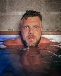 Back in the 🥶 with some very special help from @brassmonkeyice Stay tuned  to see more of the amazing new setup ⚡️ @thebodycoach @russellbrand  @hubermanlab I think I could put a pretty