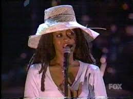 (c) 2000 motown records#erykahbadu #baglady #vevo Erykah Badu Live Bag Lady Youtube