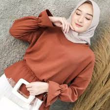 Namun dari model yang ada bisa anda pilih sendiri sesuai selera untuk menyerasikan penampilan dan kebutuhan. Harga Atasan Wanita Terbaik Juni 2021 Shopee Indonesia