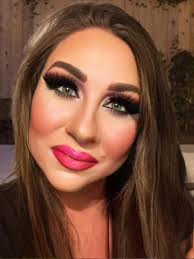 False Eyelashes and Beauty Routines