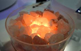 Salt lamps are all the rage, and they most often come with a dimmer switch and a wooden base, and that's maybe dangerous for your kitten health. Woman Warns Pet Owners After Cat Nearly Dies From Sodium Poisoning After Licking A Himalayan Salt Lamp