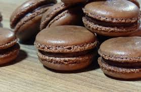 Macarons Au Chocolat Premier Essai Macaron Chocolat Gateaux Et Desserts Macaron