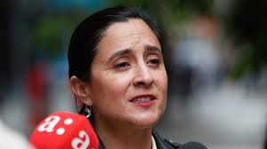 Municipalidad de Las Condes reconoce millonarios sobresueldos en el Teatro  Municipal: "Hubo un error en el cálculo"