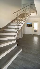 Granit ist als treppenbelag innen und außen zu finden. Treppenbelag Aus Vinyl Robust Und Widerstandsfahig Treppenbelag Treppe Treppenrenovierung