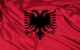 Rot symbolisiert die farbe des blutes und der tapferkeit der portugiesen, eine geschichtliche erinnerung an die jahrhunderte andauernden kriege mit wenig hoffnung. Albanien Flagge Hintergrundbilder Albanien Flagge Frei Fotos