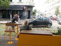Dabei kann es sich bei der bank in kreuzberg entweder um eine universalbank handeln, die alle der genannten. Fruheres Ende Fur Die Parklets Sitzmobel Und Strassenpunkte Auf Der Bergmannstrasse Kommen Ab 23 September Weg Kreuzberg
