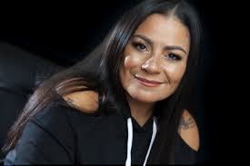 Персонаж аниме, манги и ранобэ. Catching Up With 80 S Latin Pop Singer Lisa Lisa From Head To Toe
