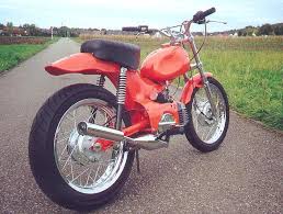 Pin Von Carlos Guilherme Euler Villano Auf Carros Motos E Camelos De Todas Idades Mit Bildern Kleinkraftrad Schwalbe Moped