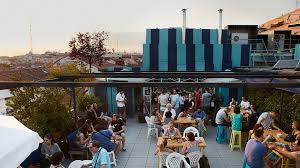 For the terrace in casa encendida in madrid, the concept of beach bar was redefined and integrated with a propositive architectural language, typ развернуть. En Verano La Terraza De La Casa Es La Terraza Magnetica 2017 La Casa Encendida