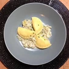 Raviolis A La Truffe Sauce Aux Endives Effilochees Recette Truffe Recette Cooking Chef Recettes Preferees