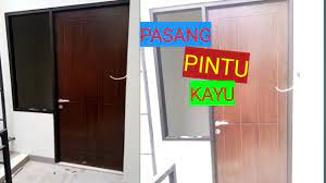 Karena lokasi bangunan di pinggir pantai maka terasa sangat natural dan pintuk dan kusen aluminium dengan motif urat kayu. Cara Memasang Pintu Kayu Pada Kusen Aluminium Youtube