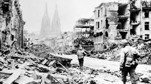 Zu den historischen voraussetzungen des holocaust gehört der moderne antisemitismus, der seit etwa 1870 in europa entstand und seinerseits eine lange vorgeschichte im christlichen antijudaismus hatte. Der Zweite Weltkrieg Das Sollten Sie Wissen Zdfmediathek