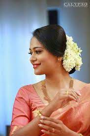 Pin By Roselinkujur On Bridesmaid Kerala Engagement Indian Bridal Hairstyles Saree Jewellery Saree Wedding