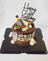 If he loves to joke around, opt for funny designs that will really make the guests laugh out loud. Pin On Cake Designs