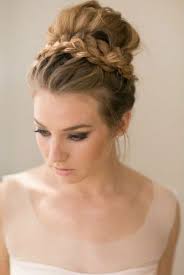 Les coupes de cheveux pour hommes qui font craquer les filles. Chignon Mariage Printemps Ete 2015 Mh Coiffure Coiffure De Mariage 2020 Des Modeles En 2020 Coiffure Demoiselle D Honneur Coiffure Mariee Coiffure Chignon Tresse